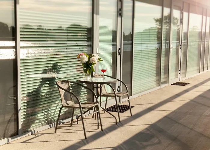 Διαμέρισμα Riverside 3 *